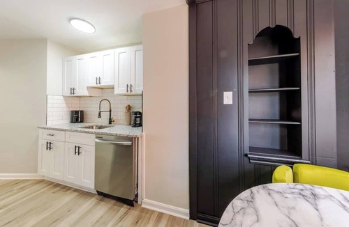 University Heights Apartment | 2-bedroom apartment in enjoyable University Heights with AC