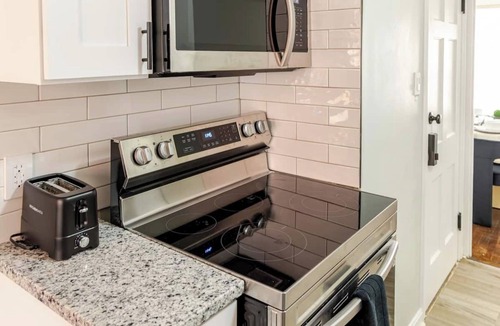 University Heights Apartment | 2-bedroom apartment in enjoyable University Heights with AC