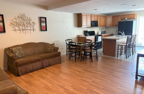 Lorain Apartment | 2-bedroom apartment in wonderful Lorain with AC