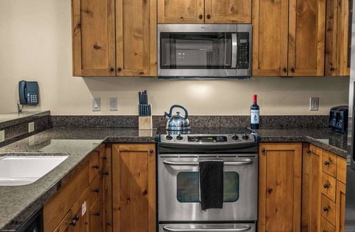 Mount Crested Butte Condo | 2 Bedroom Condo at the Lodge at Mountaineer Square, Hot Tub and Pool