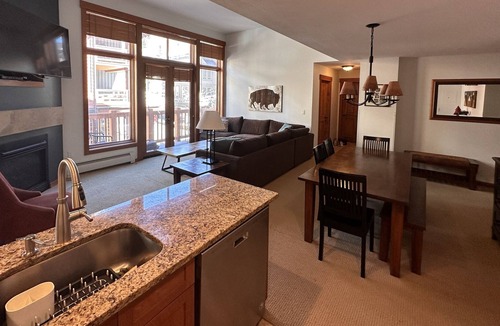 Copper Mountain Condo | 2 bedroom home in the Copper One Lodge that's NEARLY 1000 SQUARE FEET