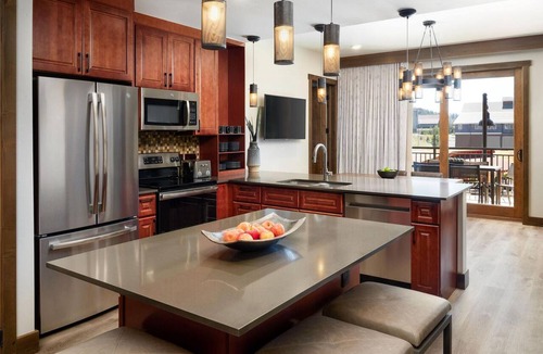 The Highlands Apartment | 2-bedroom hotel suites in beautiful Breckenridge w/fitness room, AC, 3 hot tubs