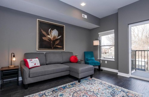 Ohio City Apartment | 2 bedroom Luxury Condo 10 Minutes from First Energy Stadium A4