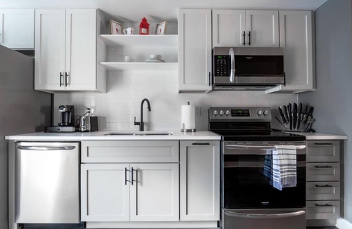 Ohio City Apartment | 2 bedroom Luxury Condo 10 Minutes from First Energy Stadium A4