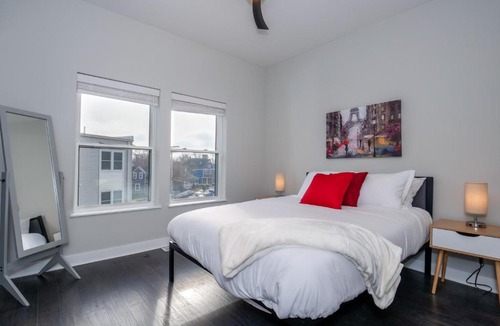 Ohio City Apartment | 2 Bedroom Luxury Condo 10 Minutes from First Energy Stadium A3