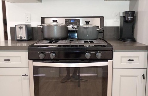 Montecito Heights Apartment | 2 Bedroom Near Dodger Stadium Sleeps 4 to 8