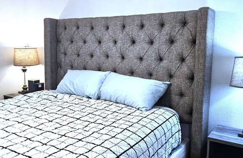 Page House | 2 Bedroom, Washer/Dryer, Sleeps 6, lower, (No Kitchen)