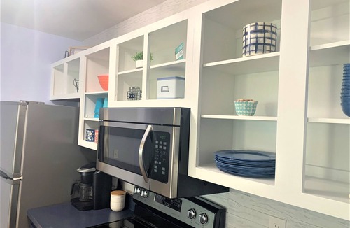 Port Clinton Condo | 2 BR Condo - Pool & Hot Tub - Walk to the Jet! - Lake Life