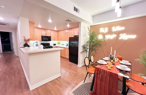 Encino Apartment | 2 BR Oasis w/Serene Views in Encino/W/D, Parking