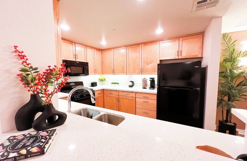 Encino Apartment | 2 BR Oasis w/Serene Views in Encino/W/D, Parking