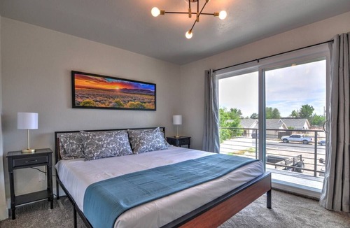 Grand Junction House | 2 BR Townhome, Free WiFi, Parking & Laundry. Pets Welcome