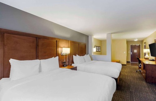 Loveland Hotel | 2 Classic Suites Close to Loveland Sports Park + Pool and Breakfast Included