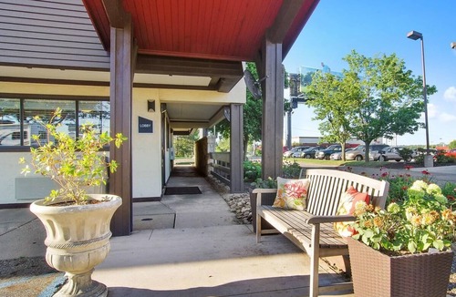 North Canton House | 2 Comfortable Stays Nearby Canton’s Best Shopping and Dining Spots