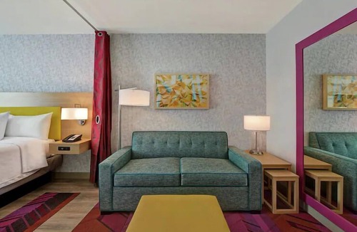 West Palm Beach Hotel | 2 King Studios w/Breakfast & BBQ, 1.8mi Armory Art Center WPB Downtown Stay
