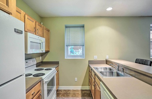 Tremont Cottage | ~ 2 Mi to Downtown - Cozy Cleveland Unit