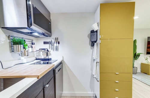 City Park Apartment | 2 Mi to Downtown Denver: Stylish Gem w/Fireplace!