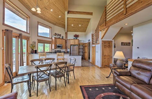 Innsbruck Val Moritz House | 2 Mi to Granby Ranch: Granby Home w/Hot Tub!