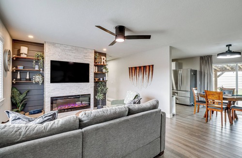 Reno/Tahoe Airport House | 2 Mi to Reno Convention Center: Modern Home + Yard