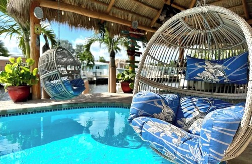 Garden Isles House | 2 miles from the beach! Heated pool/Hot tub/free kayaks & so much more