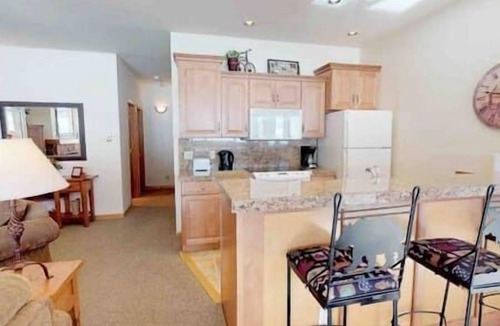 Snowmass Village Resort | 2| Snowmass Club | Lux Resort | Concierge | Pool | Ski
