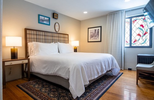 Glenwood Springs Hotel | 2 Spacious Units | Charming Boutique Escape Near Anderson Arts & Entertainment