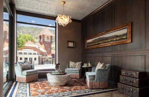 Glenwood Springs Hotel | 2 Spacious Units | Charming Boutique Escape Near Anderson Arts & Entertainment