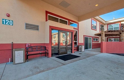 Manitou Springs Hotel | 2-Star Hotel ∙ Days Inn by Wyndham Manitou Springs