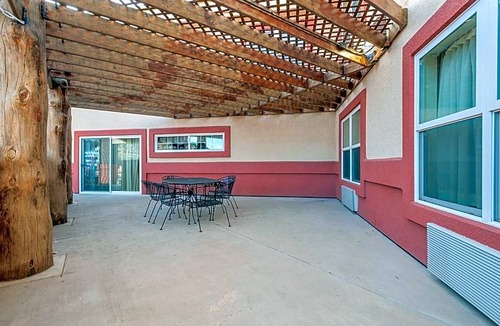 Manitou Springs Hotel | 2-Star Hotel ∙ Days Inn by Wyndham Manitou Springs