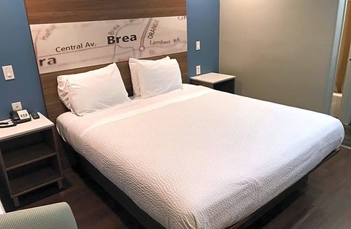 Brea Hotel | 2-Star Hotel ∙ Hyland Motel Brea