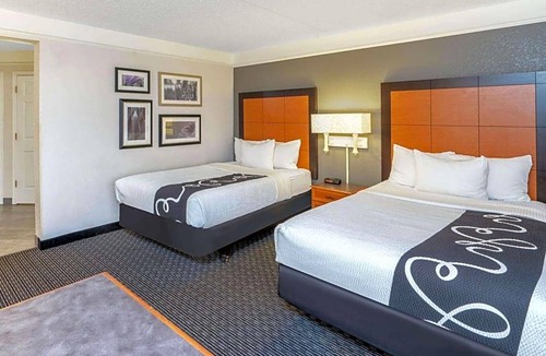 Pueblo Hotel | 2-Star Hotel ∙ La Quinta by Wyndham Pueblo