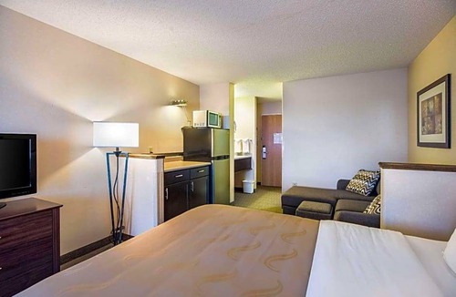 Pueblo West Hotel | 2-Star Hotel ∙ Quality Inn & Suites West