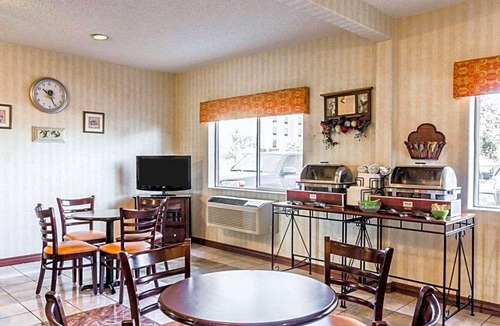 Brighton Hotel | 2-Star Hotel ∙ Quality Inn Brighton