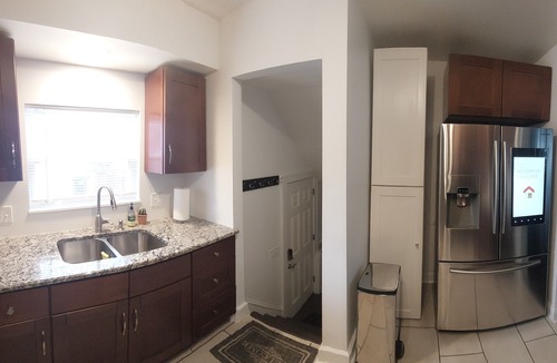 Cleveland House | 2 Story Home 3 bed/2 Full baths w/King Bed - 12 min from downtown & airport.