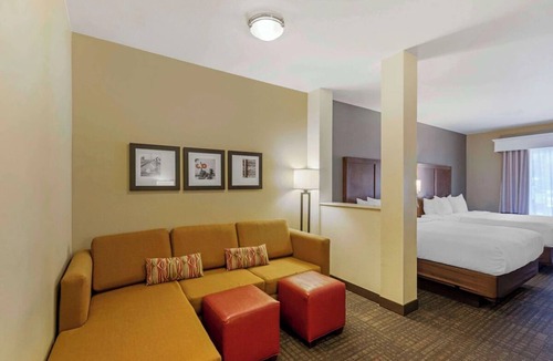 Loveland Hotel | 2 Suite Perfect for Family Fun and Relaxation with Indoor Pool & Breakfast