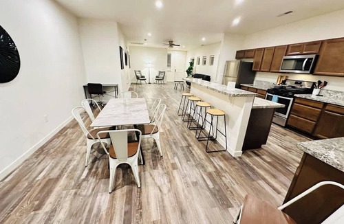 Fernley House | 20 Min to USA Pkwy|10 Beds (1K,3Q,6T Beds)Sleeps 16