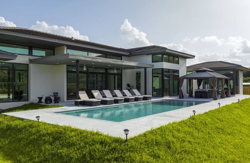 Plantation House | 2022 Mansion 7000 sf/Pool/Gameroom/Theater