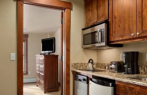 Peak 8 Cabin | 2024 Grand Lodge Peak 7 Suite Summer: 8/22 - 8/25 Thurs - Sun