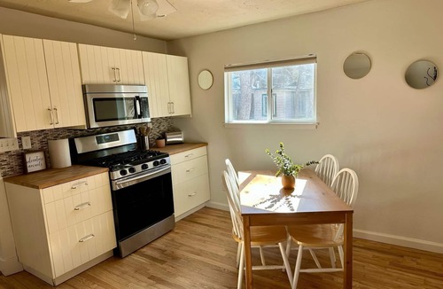 Manitou Springs Historic District Cabin | 2024 Remodeled Creekside Cabin Steps to Downtown Manitou Springs Lic#9244