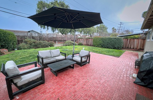 East San Mateo House | 2139 3B ACHome/Parking/WIFI fully Fenced Yard/Jacuzzi/EV charger