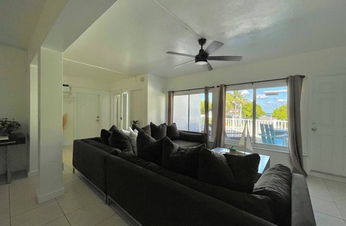 Lauderdale Beach Apartment | 2237/U3-Welcoming-Beach Front-3-bedroom-apt -AC-Downtown