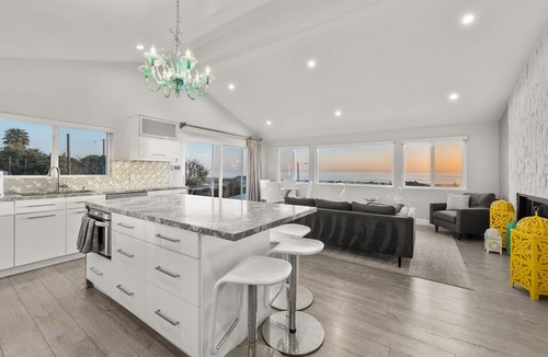 La Conchita House | 25% Off July 14&15! One Home To Sand, Ocean Views*