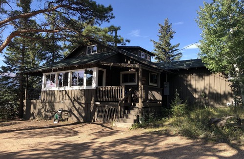 Estes Park House | '25 Temporary Sale! 3 min to RMNP, Great Views of Longs Peak, and 5 min to dntn