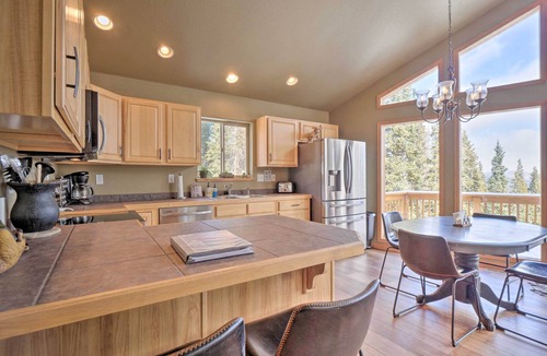 Valley of the Sun Cottage | 26-0086 Fairplay Cabin w/Hot Tub!