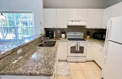 Mission Bay Apartment | 270D - Boca Retreat w/Pool, Parking, Near Evert Tennis & Shops