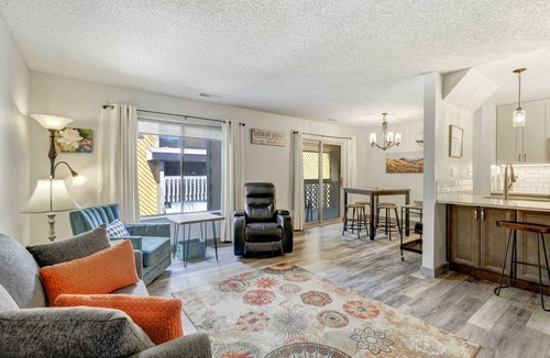 Skyway Apartment | 2BD Dry Sauna & Pool Near Downtown COS, GotG, & Pikes Peak