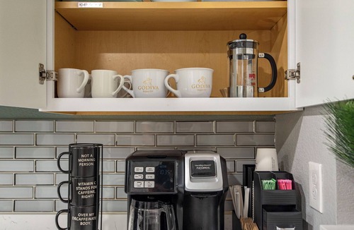 Englewood House | 2BD Garden Level+Dogs OK+Light Rail to Downtown+Near Fiddlers Green & Litteton
