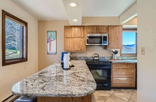 Dillon House | 2bedroom+Loft, Lake Views, Amazing Location!