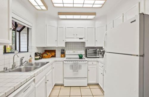 University Heights House | 2BR Close To Stanford, Medical Center and Hospital
