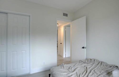 Imperial Point Apartment | 2BR Cozy FLL Retreat!
