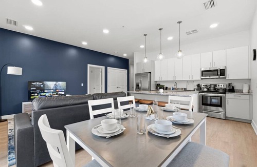 Little Italy Apartment | 2BR Lil’ Italy Retreat | Fast WiFi+Pets, W/D